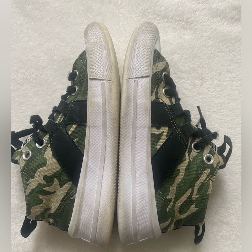 Converse Boys Size 4 Color Army Green - Picture 6 of 6